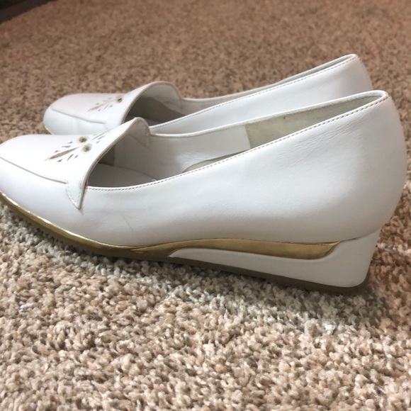 Leather shoes. - Picture 2 of 8